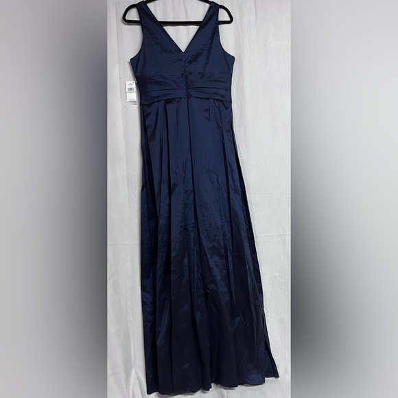 Alex Evening's Sleeveless Stretch Taffeta Gown Size 8 NWT - Picture 4 of 6